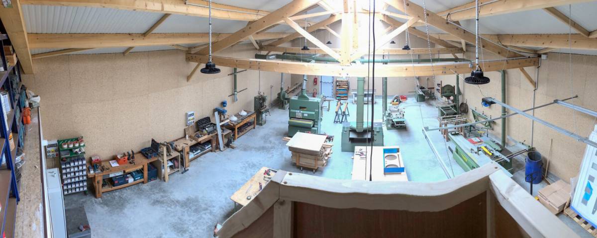 Vue panoramique du nouvel atelier de la menuiserie Caillot